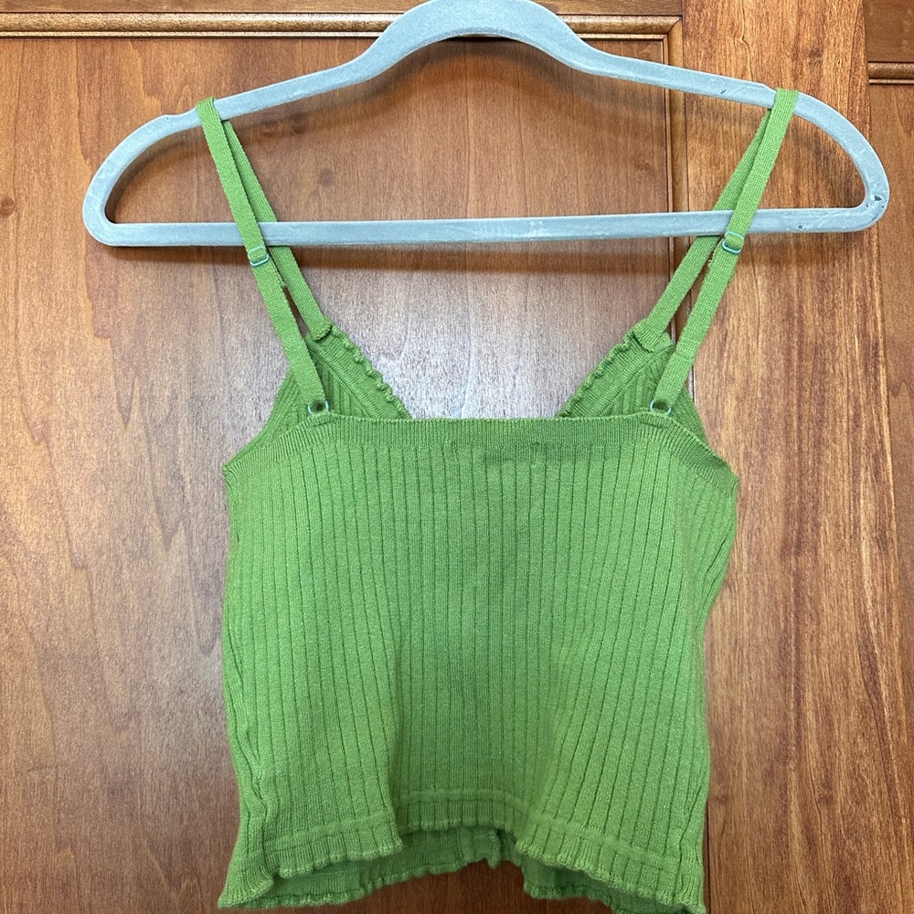 Green Ribbed V‑Neck Button Tank Top - Picture 3 of 4